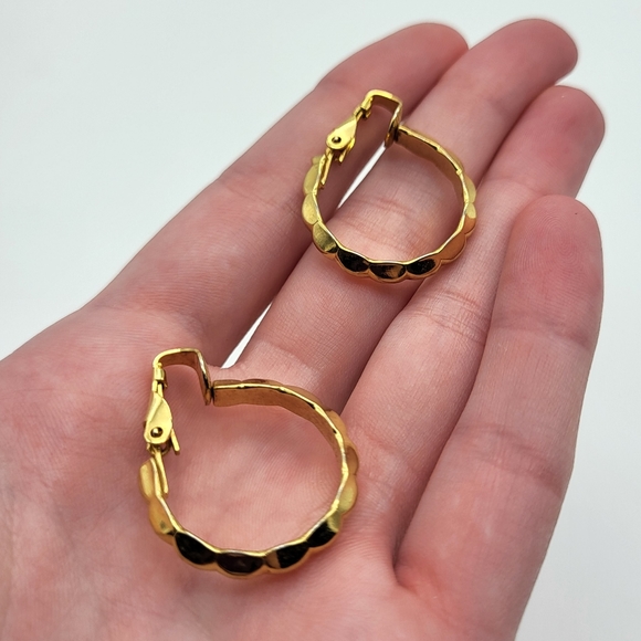 Vintage clip on earrings - Picture 3 of 4